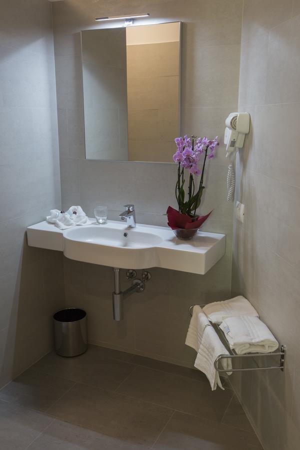 Alma Living Hotel- Al Girarrosto 벤조네 외부 사진